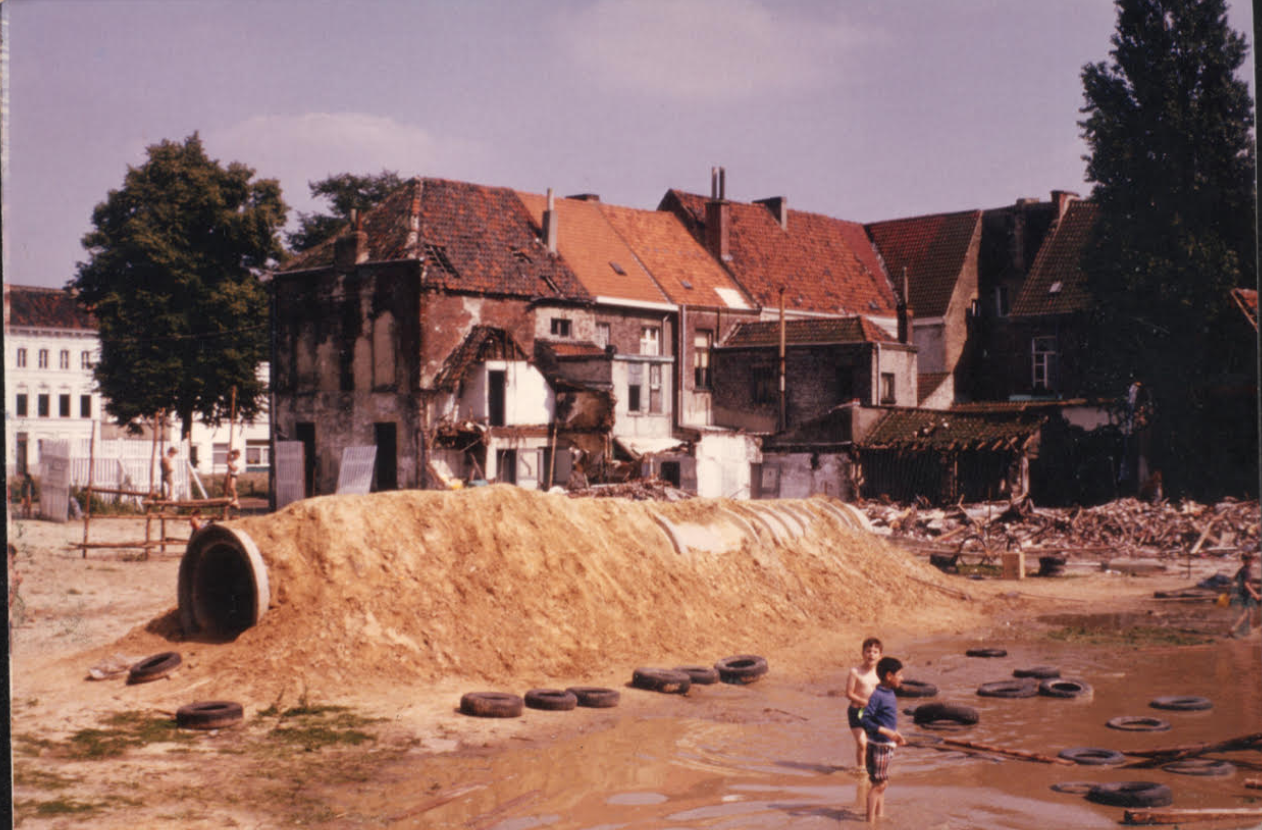 ‘Het Luizengevecht’ in de Brugse Poort, vlak voor herbestemming in 1980 (Uit de expo De Poorten. Collectie SAAMO)